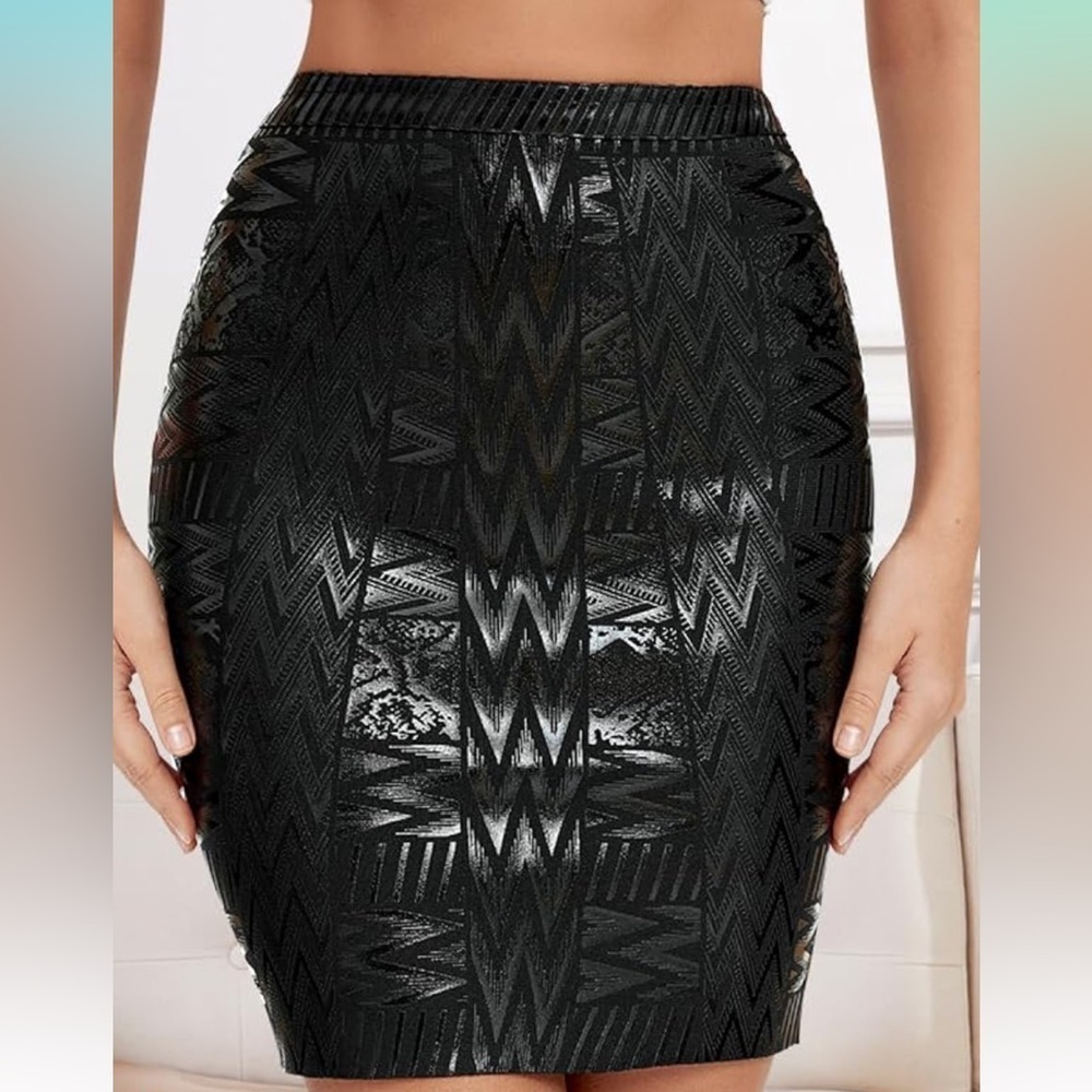 Elegant Black Zigzag Patterned Skirt Faux Leather Metallic High Waist Bandage M